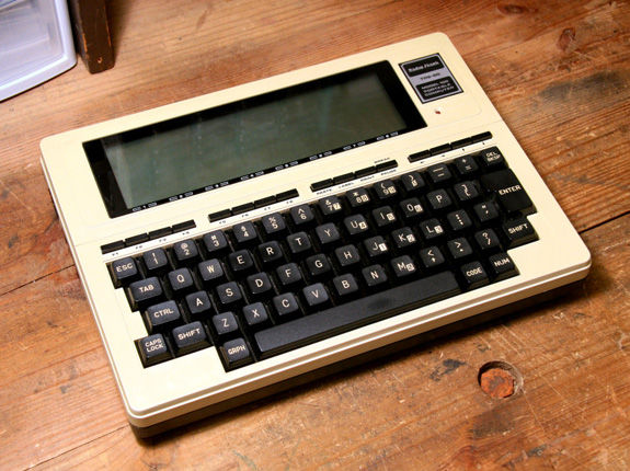 trs80 model100 01