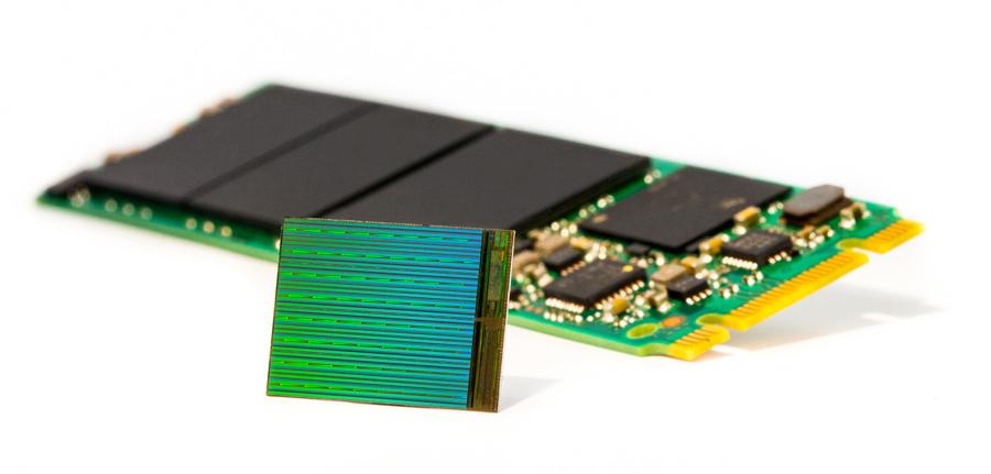 3D NAND Die with M2 SSD