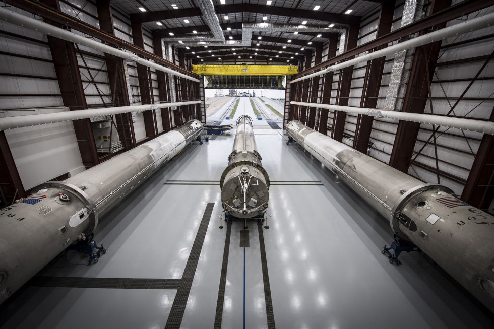 spacex hangar 01