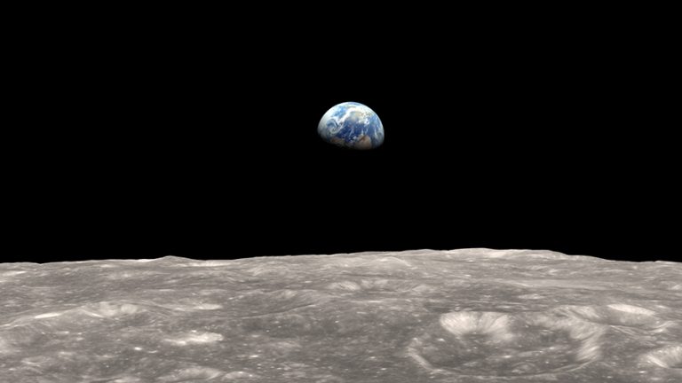 SpaceX anuncia que llevará a turistas espaciales a órbita lunar en 2018