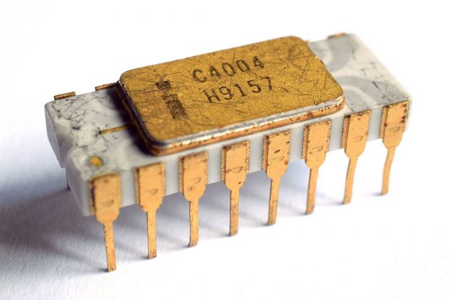 Efemérides: Un día como hoy pero de 1971 Intel Corporation lanzaba su primer procesador al mercado: el 4004
