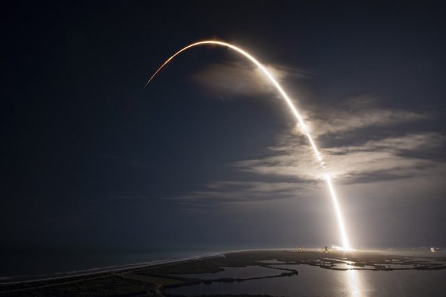 SpaceX aterriza su 47vo Falcon 9 y trata de capturar las cofias
