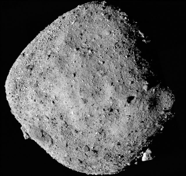 OSIRIS-REx obtiene una muestra del asteroide Bennu