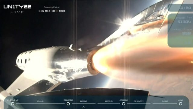 Virgin Galactic y Richard Branson completan su primer vuelo con tripulación completa