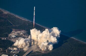 Jeff Bezos quiere poner centros de datos de IA en el espacio para competir con SpaceX
