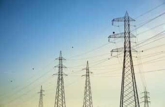 Bill Gates y las Big Tech apuestan a la energía nuclear para alimentar la IA