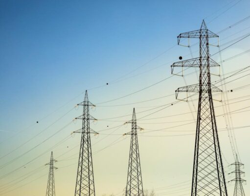 Bill Gates y las Big Tech apuestan a la energía nuclear para alimentar la IA