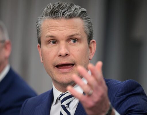 Guerra de IAs en el Pentágono: Trump banea a Anthropic mientras OpenAI cierra trato